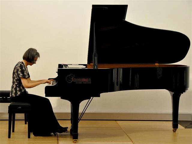 Foto für Silenzi d'Alpe: Klavierkonzert mit Adriana Montanari